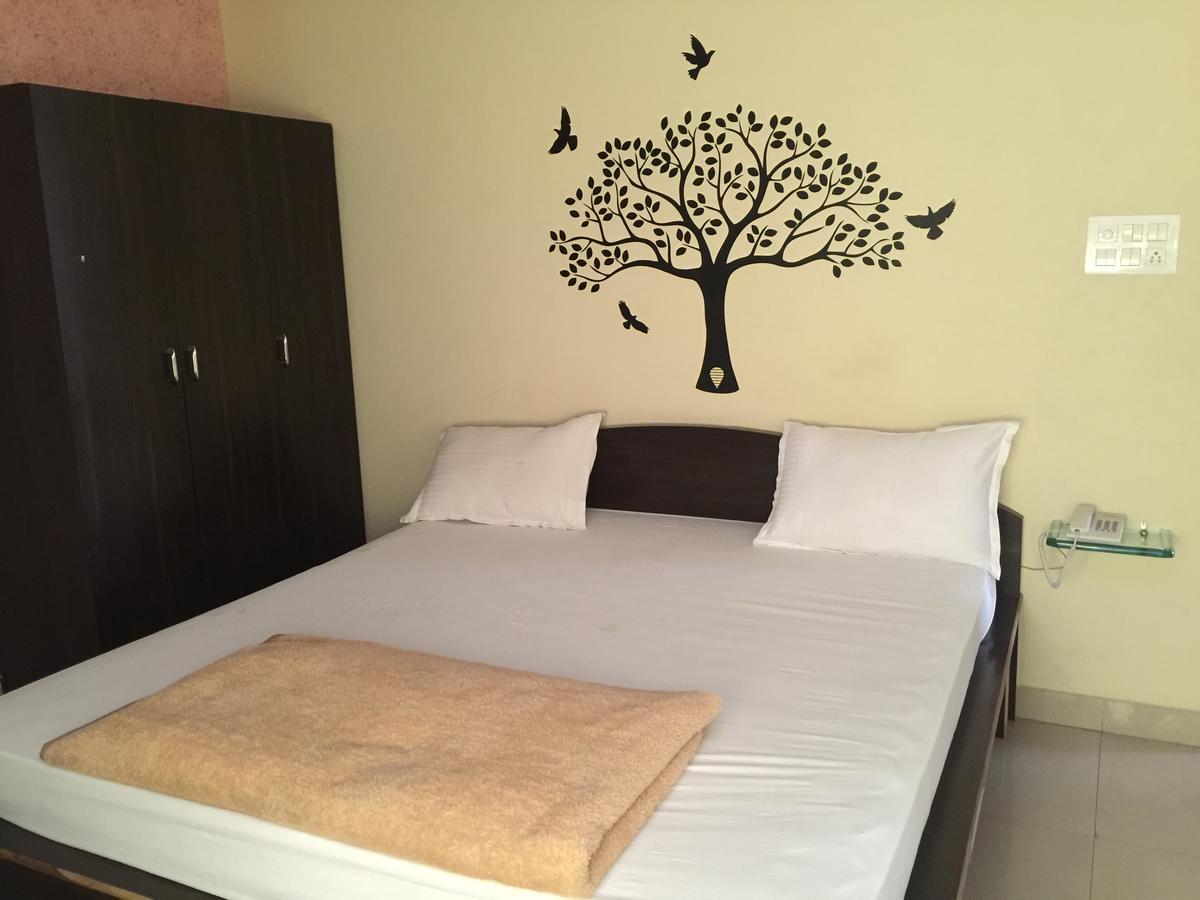 Maruthi Residency Inn & Restaurant Hyderabad Esterno foto